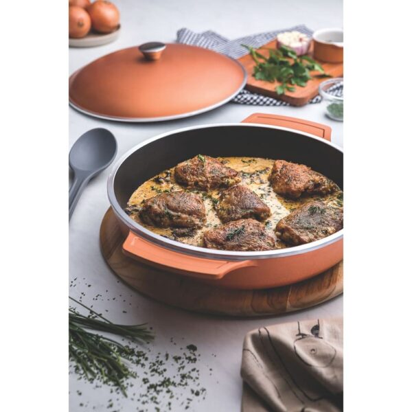 Olla Baja Lyon de Aluminio Forjado con Revestimiento Interno y Externo de Antiadherente Starflon T5 Dorado con Tapa 32cm 4,3L - Imagen 2