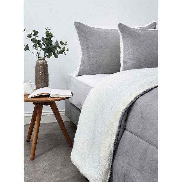 Acolchado con Reverso Sherpa Gris Liso 2 Plazas 3 Piezas - Imagen 2